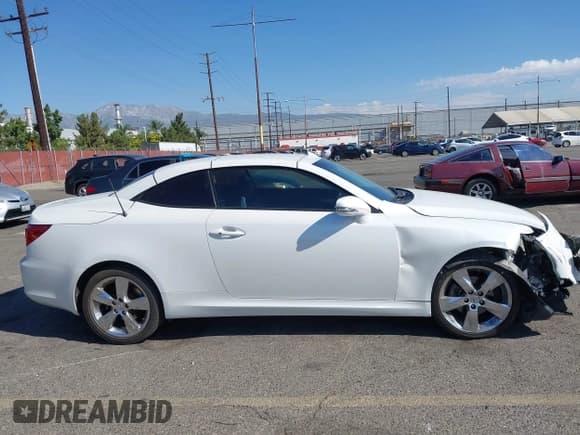 ✅ 2011 Lexus IS 250 C • VIN: JTHFF2C24B2516580 • Lot: 43136918. Listed on IAAI with 122,636 mi. Free auction sales archive from the USA and detailed vehicle history report at DreamBid. Image 13.