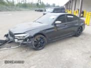 ✅ 2018 BMW 5 Series M550i xDrive • VIN: WBAJB9C5XJB286016 • Лот: 42476003. Опубликован ранее на IAAI с пробегом 99 341 миль. Бесплатный доступ к архиву аукционных продаж из США и подробный отчёт об истории автомобиля на DreamBid. Изображение 2.