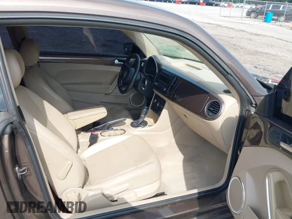 ✅ 2014 Volkswagen Beetle 1.8T • VIN: 3VWJ07AT2EM664064 • Lot: 43036687. Listed on IAAI with 112,000 mi. Free auction sales archive from the USA and detailed vehicle history report at DreamBid. Image 5.