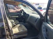 ✅ 2007 Ford Escape XLS • VIN: 1FMYU02Z57KA67156 • Lot: 43779242. Listed on IAAI with Not provided. Free auction sales archive from the USA and detailed vehicle history report at DreamBid. Image 5.