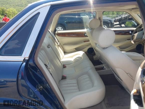 ✅ 2000 Jaguar XJ • VIN: SAJDA14C6YLF15351 • Lot: 42407275. Listed on IAAI with 93,300 mi. Free auction sales archive from the USA and detailed vehicle history report at DreamBid. Image 8.