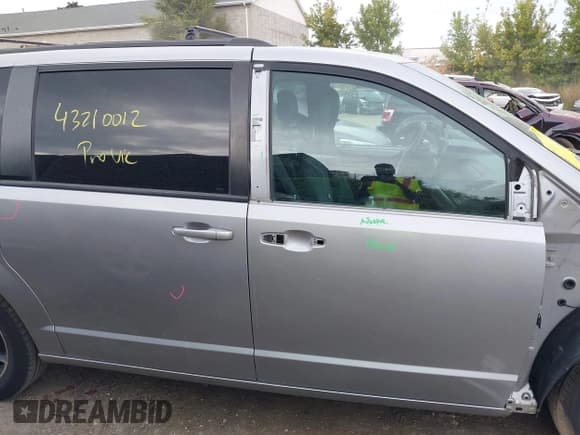 ✅ 2018 Dodge Grand Caravan GT • VIN: 2C4RDGEGXJR285274 • Lot: 43210012. Wystawiony na IAAI z przebiegiem 177 135 mil. Bezpłatny archiwum sprzedaży aukcyjnych z USA i szczegółowy raport historii pojazdu na DreamBid. Zdjęcie 14.