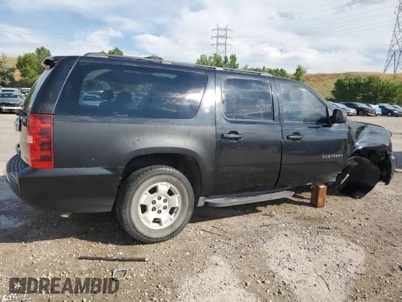 2010 Chevrolet Suburban LT z VIN 1GNUKJE39AR120047, wystawiony jako Copart lot #67310985 z przebiegiem 179 985 mil mil oraz Nie do naprawy • Non repairable. Historia ofert i sprzedaży dostępna na DreamBid. Obrazek 3.