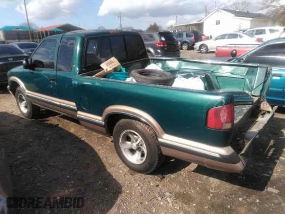 1997 Chevrolet S-10 LS с VIN 1GCCS19X8V8107223, выставлен на аукционе IAAI как лот 41730704 с пробегом 171 878 миль миль и . История ставок и продаж доступна на DreamBid. Изображение 3.