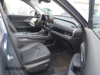 ✅ 2024 Toyota Highlander Platinum • VIN: 5TDAAAB5XRS024297 • Lot: 43517116. Wystawiony na IAAI z przebiegiem 23 033 mil. Bezpłatny archiwum sprzedaży aukcyjnych z USA i szczegółowy raport historii pojazdu na DreamBid. Zdjęcie 5.