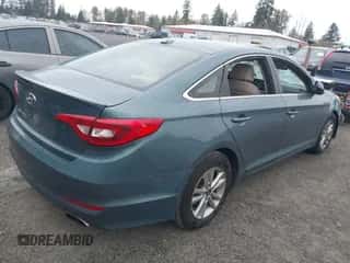 2015 Hyundai Sonata SE с VIN 5NPE24AF2FH048704, выставлен на аукционе IAAI как лот 43515291 с пробегом 122 077 миль миль и . История ставок и продаж доступна на DreamBid. Изображение 4.