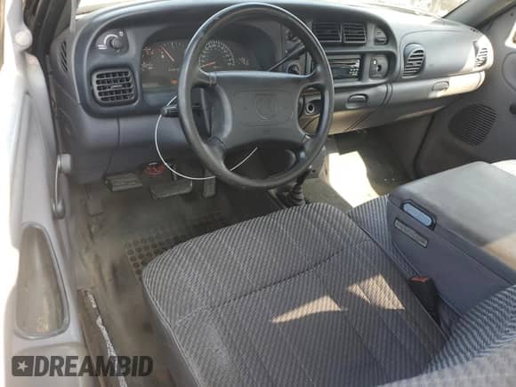 1998 Dodge 1500 z VIN 1B7HF16Y2WS577923, wystawiony jako Copart lot #67905705 z przebiegiem 145 459 mil mil oraz Czysty tytuł • Clean title. Historia ofert i sprzedaży dostępna na DreamBid. Obrazek 8.