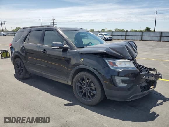 ✅ 2017 Ford Explorer XLT • VIN: 1FM5K8D81HGA05513 • Lot: 58761165. Wystawiony na Copart z przebiegiem 121 729 mil. Bezpłatny archiwum sprzedaży aukcyjnych z USA i szczegółowy raport historii pojazdu na DreamBid. Zdjęcie 4.