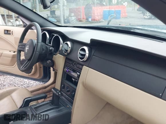 ✅ 2007 Ford Mustang Deluxe • VIN: 1ZVFT84N375310160 • Lot: 43340009. Listed on IAAI with 91,517 mi. Free auction sales archive from the USA and detailed vehicle history report at DreamBid. Image 5.