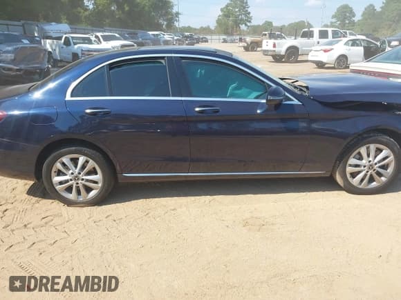 ✅ 2019 Mercedes-Benz C 300 • VIN: 55SWF8EB8KU297555 • Lot: 43025639. Wystawiony na IAAI z przebiegiem 52 152 mil. Bezpłatny archiwum sprzedaży aukcyjnych z USA i szczegółowy raport historii pojazdu na DreamBid. Zdjęcie 14.