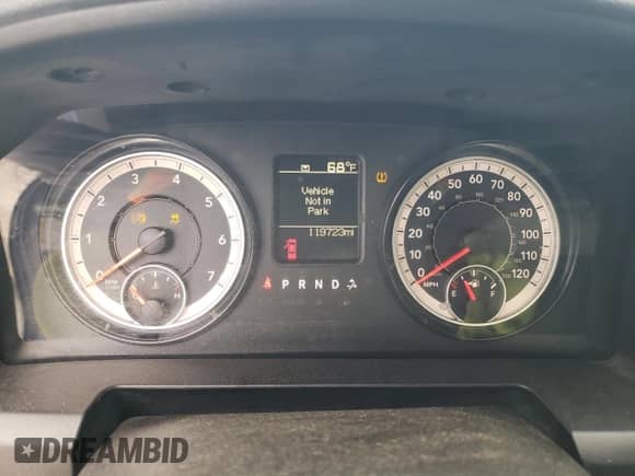 2017 Ram 1500 Tradesman z VIN 3C6JR6ATXHG773823, wystawiony jako Copart lot #53803145 z przebiegiem 119 723 mil mil oraz Szkoda całkowita • Salvage title. Historia ofert i sprzedaży dostępna na DreamBid. Obrazek 9.