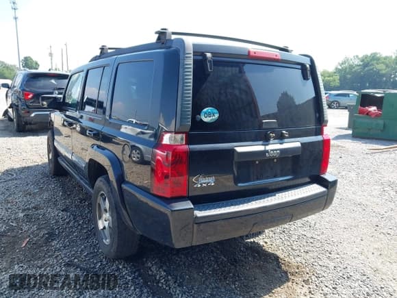 ✅ 2010 Jeep Commander Sport • VIN: 1J4RG4GK0AC157281 • Lot: 42581215. Listed on IAAI with 202,014 mi. Free auction sales archive from the USA and detailed vehicle history report at DreamBid. Image 3.