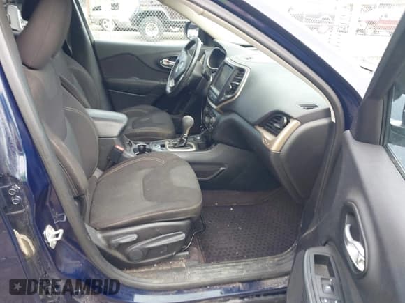 ✅ 2016 Jeep Cherokee Latitude • VIN: 1C4PJMCS6GW253606 • Лот: 43311540. Опубликован ранее на IAAI с пробегом 136 540 миль. Бесплатный доступ к архиву аукционных продаж из США и подробный отчёт об истории автомобиля на DreamBid. Изображение 5.