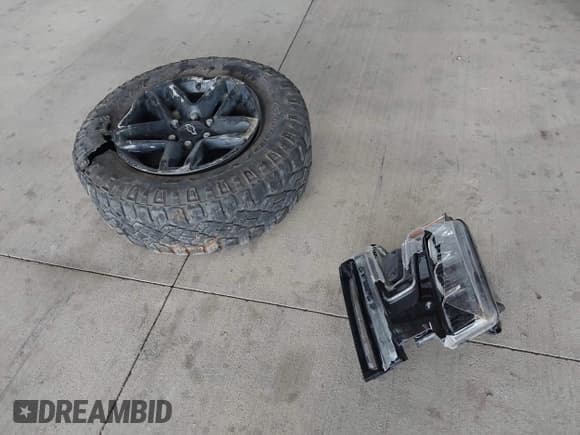 ✅ 2022 Chevrolet Silverado 1500 LT Trail Boss • VIN: 1GCPYFED2NZ110542 • Lot: 41934953. Wystawiony na IAAI z przebiegiem 62 249 mil. Bezpłatny archiwum sprzedaży aukcyjnych z USA i szczegółowy raport historii pojazdu na DreamBid. Zdjęcie 12.