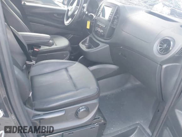 ✅ 2023 Mercedes-Benz Metris • VIN: W1WV0FEY0P4267251 • Lot: 42755521. Wystawiony na IAAI z przebiegiem 40 037 mil. Bezpłatny archiwum sprzedaży aukcyjnych z USA i szczegółowy raport historii pojazdu na DreamBid. Zdjęcie 5.