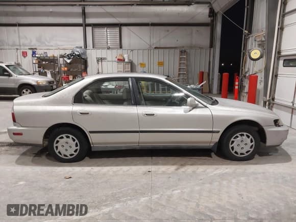 ✅ 1997 Honda Accord LX • VIN: 1HGCD5537VA064931 • Лот: 43845762. Опубликован ранее на IAAI с пробегом 190 689 миль. Бесплатный доступ к архиву аукционных продаж из США и подробный отчёт об истории автомобиля на DreamBid. Изображение 13.