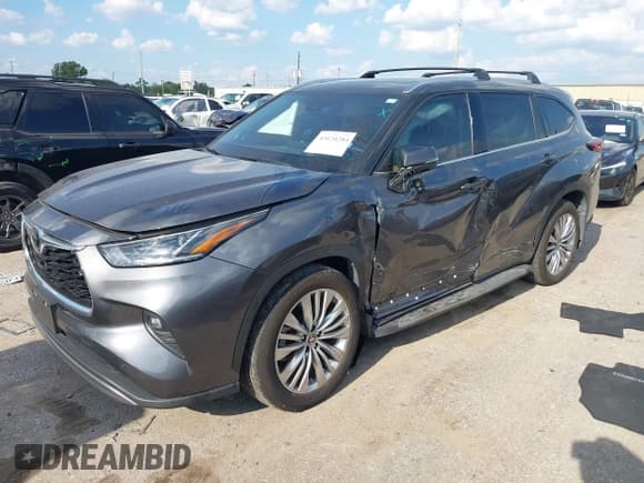 ✅ 2024 Toyota Highlander XSE • VIN: 5TDKDRAH3RS529359 • Lot: 43134284. Wystawiony na IAAI z przebiegiem 18 124 mil. Bezpłatny archiwum sprzedaży aukcyjnych z USA i szczegółowy raport historii pojazdu na DreamBid. Zdjęcie 2.