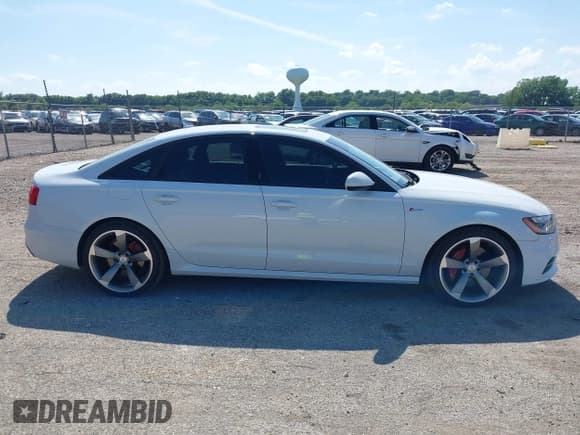 ✅ 2015 Audi A6 Prestige • VIN: WAUHGAFC5FN004057 • Lot: 42579446. Wystawiony na IAAI z przebiegiem 120 877 mil. Bezpłatny archiwum sprzedaży aukcyjnych z USA i szczegółowy raport historii pojazdu na DreamBid. Zdjęcie 13.