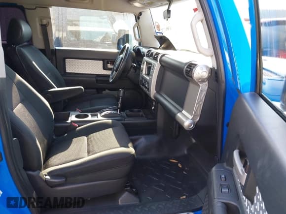 ✅ 2007 Toyota FJ Cruiser • VIN: JTEZU11FX70012327 • Lot: 43067702. Wystawiony na IAAI z przebiegiem 182 139 mil. Bezpłatny archiwum sprzedaży aukcyjnych z USA i szczegółowy raport historii pojazdu na DreamBid. Zdjęcie 5.