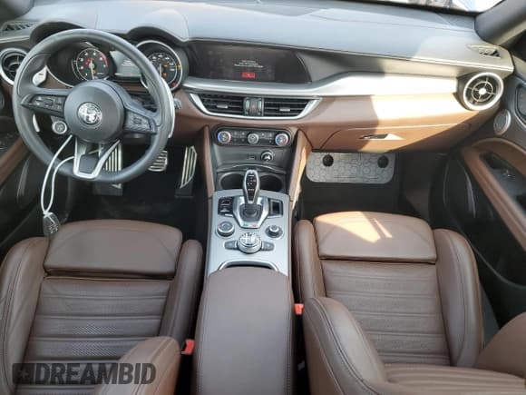 ✅ 2021 Alfa Romeo Stelvio Ti • VIN: ZASPAKBN8M7D12426 • Lot: 80851145. Wystawiony na Copart z przebiegiem 38 921 mil. Bezpłatny archiwum sprzedaży aukcyjnych z USA i szczegółowy raport historii pojazdu na DreamBid. Zdjęcie 8.