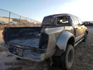 2008 Dodge 3500 Laramie z VIN 3D3MX49A28G188731, wystawiony jako Copart lot #85247154 z przebiegiem 214 578 mil mil oraz Szkoda całkowita • Salvage title. Historia ofert i sprzedaży dostępna na DreamBid. Obrazek 3.