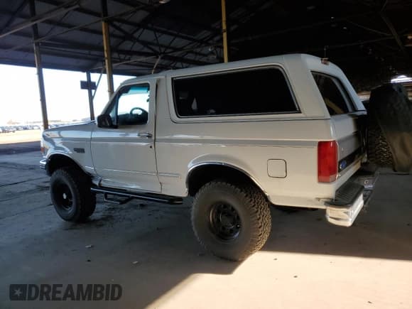 ✅ 1993 Ford Bronco Custom • VIN: 1FMEU15H4PLA36423 • Лот: 49184115. Опубликован ранее на Copart с пробегом 203 042 миль. Бесплатный доступ к архиву аукционных продаж из США и подробный отчёт об истории автомобиля на DreamBid. Изображение 2.