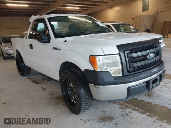 ✅ 2013 Ford F-150 XL • VIN: 1FTMF1CF2DFD52330 • Лот: 42527052. Опубликован ранее на IAAI с пробегом 173 898 миль. Бесплатный доступ к архиву аукционных продаж из США и подробный отчёт об истории автомобиля на DreamBid. Изображение 1.