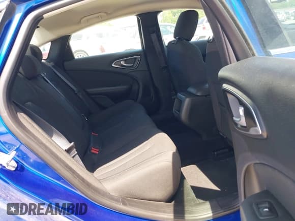 ✅ 2015 Chrysler 200 Limited • VIN: 1C3CCCAB4FN761054 • Lot: 42337982. Listed on IAAI with 124,320 mi. Free auction sales archive from the USA and detailed vehicle history report at DreamBid. Image 8.