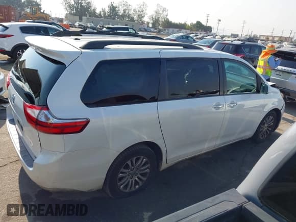 ✅ 2017 Toyota Sienna XLE Auto Access Seat • VIN: 5TDYZ3DC6HS797183 • Lot: 42907119. Listed on IAAI with 244,878 mi. Free auction sales archive from the USA and detailed vehicle history report at DreamBid. Image 14.
