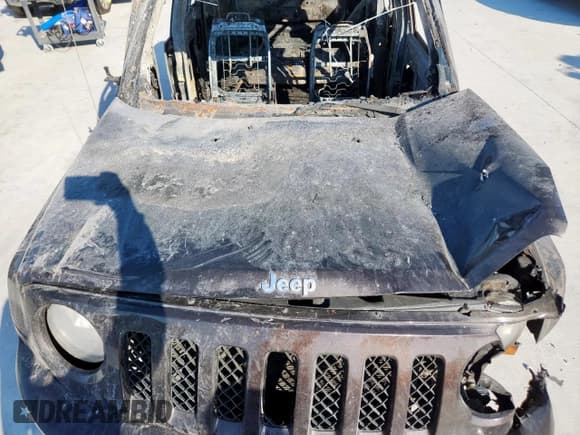 ✅ 2014 Jeep Patriot Latitude • VIN: 1C4NJRFB4ED784537 • Lot: 82477675. Wystawiony na Copart z przebiegiem Nie podano. Bezpłatny archiwum sprzedaży aukcyjnych z USA i szczegółowy raport historii pojazdu na DreamBid. Zdjęcie 12.