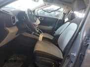 ✅ 2023 Hyundai Venue Limited • VIN: KMHRC8A31PU224091 • Lot: 47690375. Wystawiony na Copart z przebiegiem Nie podano. Bezpłatny archiwum sprzedaży aukcyjnych z USA i szczegółowy raport historii pojazdu na DreamBid. Zdjęcie 7.