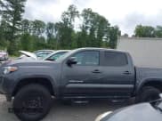 ✅ 2020 Toyota Tacoma SR5 • VIN: 3TMAZ5CNXLM117424 • Lot: 42814654. Wystawiony na IAAI z przebiegiem 95 225 mil. Bezpłatny archiwum sprzedaży aukcyjnych z USA i szczegółowy raport historii pojazdu na DreamBid. Zdjęcie 14.