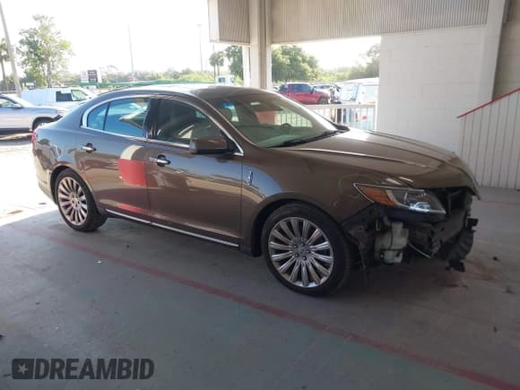 ✅ 2015 Lincoln MKS • VIN: 1LNHL9DK9FG607830 • Lot: 42503982. Wystawiony na IAAI z przebiegiem 70 923 mil. Bezpłatny archiwum sprzedaży aukcyjnych z USA i szczegółowy raport historii pojazdu na DreamBid. Zdjęcie 1.