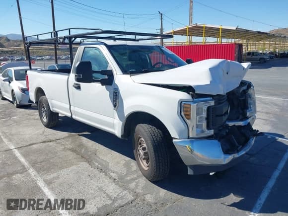 ✅ 2018 Ford F-250 XL • VIN: 1FTBF2A60JEC81520 • Lot: 43599015. Wystawiony na IAAI z przebiegiem 153 592 mil. Bezpłatny archiwum sprzedaży aukcyjnych z USA i szczegółowy raport historii pojazdu na DreamBid. Zdjęcie 1.