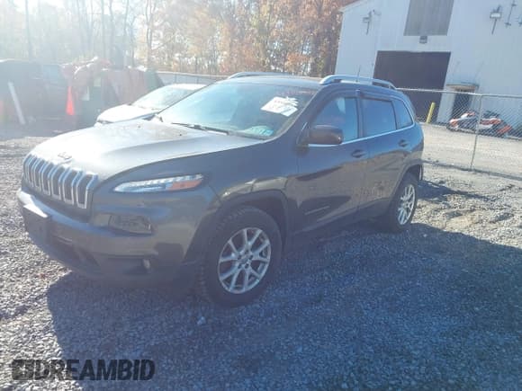 ✅ 2017 Jeep Cherokee Latitude • VIN: 1C4PJMCS7HW631482 • Лот: 43510988. Опубликован ранее на IAAI с пробегом 51 377 миль. Бесплатный доступ к архиву аукционных продаж из США и подробный отчёт об истории автомобиля на DreamBid. Изображение 17.