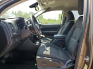 ✅ 2015 GMC Canyon 2WD SLE • VIN: 1GTG5BE32F1138155 • Lot: 64965195. Wystawiony na Copart z przebiegiem 77 566 mil. Bezpłatny archiwum sprzedaży aukcyjnych z USA i szczegółowy raport historii pojazdu na DreamBid. Zdjęcie 7.