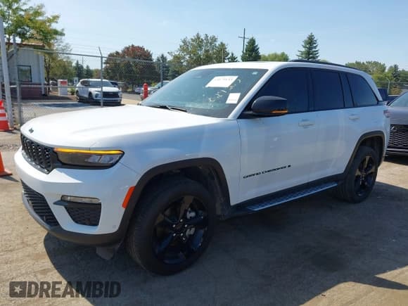 ✅ 2023 Jeep Grand Cherokee Limited • VIN: 1C4RJHBG2PC629362 • Lot: 43179133. Wystawiony na IAAI z przebiegiem 18 427 mil. Bezpłatny archiwum sprzedaży aukcyjnych z USA i szczegółowy raport historii pojazdu na DreamBid. Zdjęcie 2.