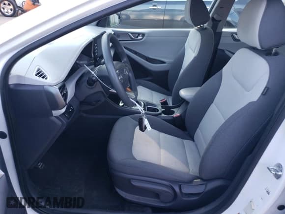 ✅ 2020 Hyundai Ioniq Blue • VIN: KMHC65LC1LU235899 • Lot: 66955164. Wystawiony na Copart z przebiegiem 82 475 mil. Bezpłatny archiwum sprzedaży aukcyjnych z USA i szczegółowy raport historii pojazdu na DreamBid. Zdjęcie 7.