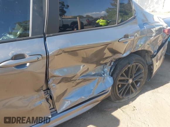 ✅ 2025 Toyota Camry SE • VIN: 4T1DAACK5SU594691 • Lot: 43152300. Listed on IAAI with 8,647 mi. Free auction sales archive from the USA and detailed vehicle history report at DreamBid. Image 6.