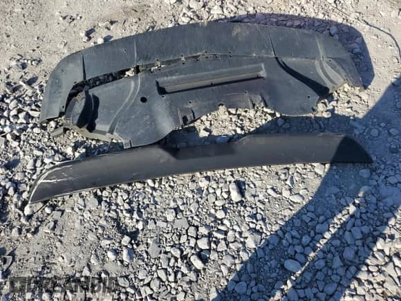 ✅ 2014 Dodge Challenger SXT • VIN: 2C3CDYAG3EH208523 • Lot: 72553994. Wystawiony na Copart z przebiegiem 133 768 mil. Bezpłatny archiwum sprzedaży aukcyjnych z USA i szczegółowy raport historii pojazdu na DreamBid. Zdjęcie 14.