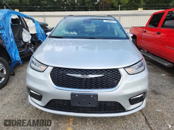 ✅ 2022 Chrysler Pacifica Limited • VIN: 2C4RC1GGXNR175828 • Lot: 85741955. Listed on Copart with 71,706 mi. Free auction sales archive from the USA and detailed vehicle history report at DreamBid. Image 5.