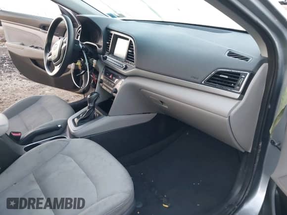 2017 Hyundai Elantra SE z VIN 5NPD84LF9HH046782, wystawiony jako IAAI lot #43357114 z przebiegiem 100 895 mil mil oraz . Historia ofert i sprzedaży dostępna na DreamBid. Obrazek 5.