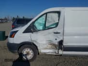 ✅ 2016 Ford Transit Cargo • VIN: 1FTYE1YM3GKB35425 • Lot: 41700349. Wystawiony na IAAI z przebiegiem 260 482 mil. Bezpłatny archiwum sprzedaży aukcyjnych z USA i szczegółowy raport historii pojazdu na DreamBid. Zdjęcie 6.