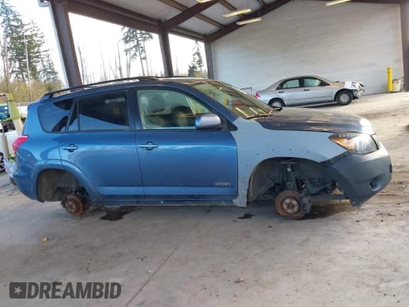 ✅ 2007 Toyota RAV4 Sport • VIN: JTMBK32V976021787 • Lot: 43735709. Wystawiony na IAAI z przebiegiem 161 762 mil. Bezpłatny archiwum sprzedaży aukcyjnych z USA i szczegółowy raport historii pojazdu na DreamBid. Zdjęcie 13.