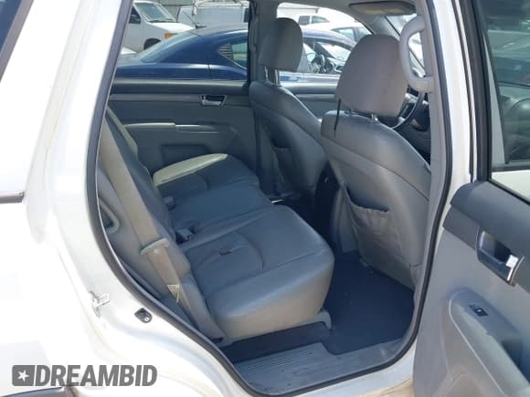 ✅ 2009 Kia Borrego EX • VIN: KNDJJ741295031117 • Lot: 42244784. Listed on IAAI with 219,292 mi. Free auction sales archive from the USA and detailed vehicle history report at DreamBid. Image 8.