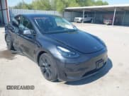 ✅ 2024 Tesla Model Y Long Range • VIN: 7SAYGDEE3RA317084 • Lot: 43374530. Wystawiony na IAAI z przebiegiem 12 885 mil. Bezpłatny archiwum sprzedaży aukcyjnych z USA i szczegółowy raport historii pojazdu na DreamBid. Zdjęcie 1.
