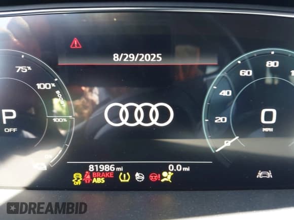 ✅ 2019 Audi e-tron Premium Plus • VIN: WA1LABGE5KB021077 • Лот: 43099973. Опубликован ранее на IAAI с пробегом 81 986 миль. Бесплатный доступ к архиву аукционных продаж из США и подробный отчёт об истории автомобиля на DreamBid. Изображение 7.