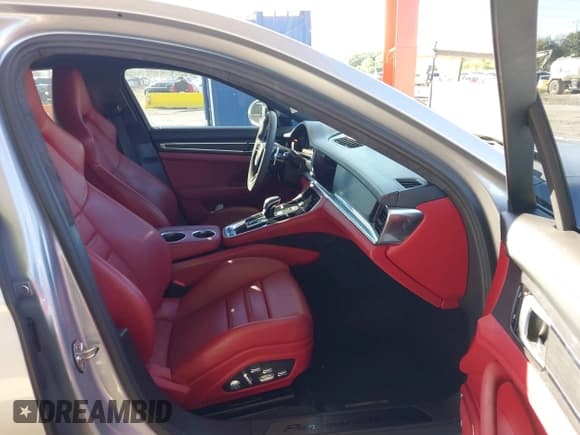 ✅ 2021 Porsche Panamera GTS • VIN: WP0AG2A75ML147958 • Lot: 43576210. Wystawiony na IAAI z przebiegiem 29 514 mil. Bezpłatny archiwum sprzedaży aukcyjnych z USA i szczegółowy raport historii pojazdu na DreamBid. Zdjęcie 5.