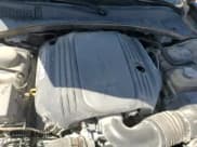 ✅ 2019 Chrysler 300 S • VIN: 2C3CCABT0KH560220 • Lot: 80798945. Wystawiony na Copart z przebiegiem 108 486 mil. Bezpłatny archiwum sprzedaży aukcyjnych z USA i szczegółowy raport historii pojazdu na DreamBid. Zdjęcie 13.