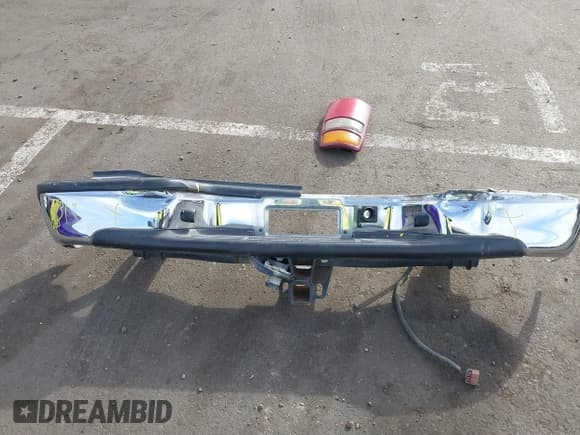 ✅ 2003 Chevrolet Suburban LS • VIN: 1GNFK16T83J198022 • Лот: 41273545. Опубликован ранее на IAAI с пробегом 275 758 миль. Бесплатный доступ к архиву аукционных продаж из США и подробный отчёт об истории автомобиля на DreamBid. Изображение 12.